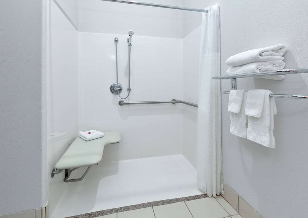 Baymont Inn & Suites by Wyndham Glen Rose - photo 11