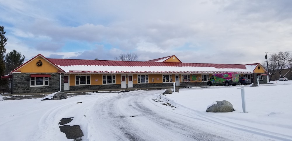 Middlebury Sweets Motel - photo 30
