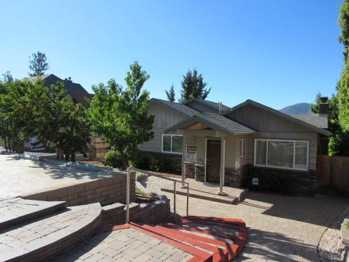 Smith Lakefront Hideaway in Big Bear Lake, United States