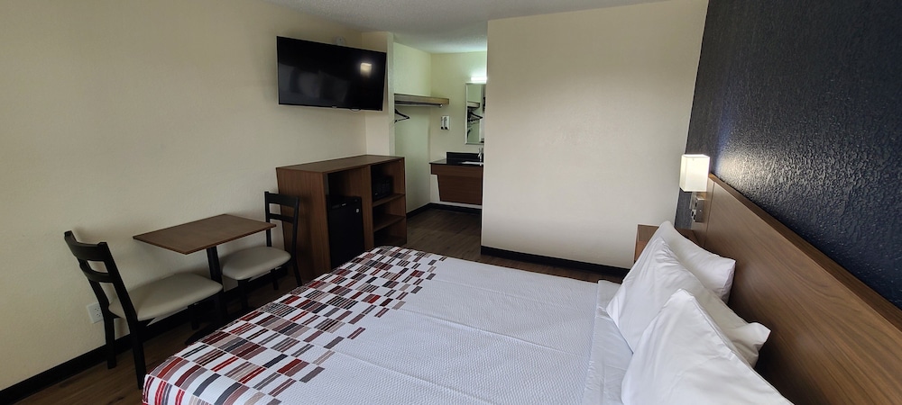 Red Roof Inn Byron - photo 9