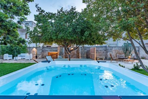 Villa Giulia with hot tub Artemisia Homes — 4-Star Luxury Hotel in Nociglia, Italy