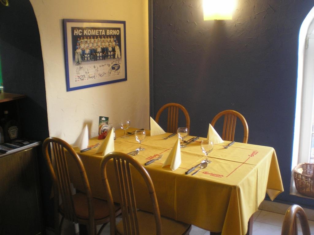 Penzion Kometa Rodinny Pobyt U Novomlynskych Jezer S Komfortem Restauraci A Detskou Zonou — Pohorelice