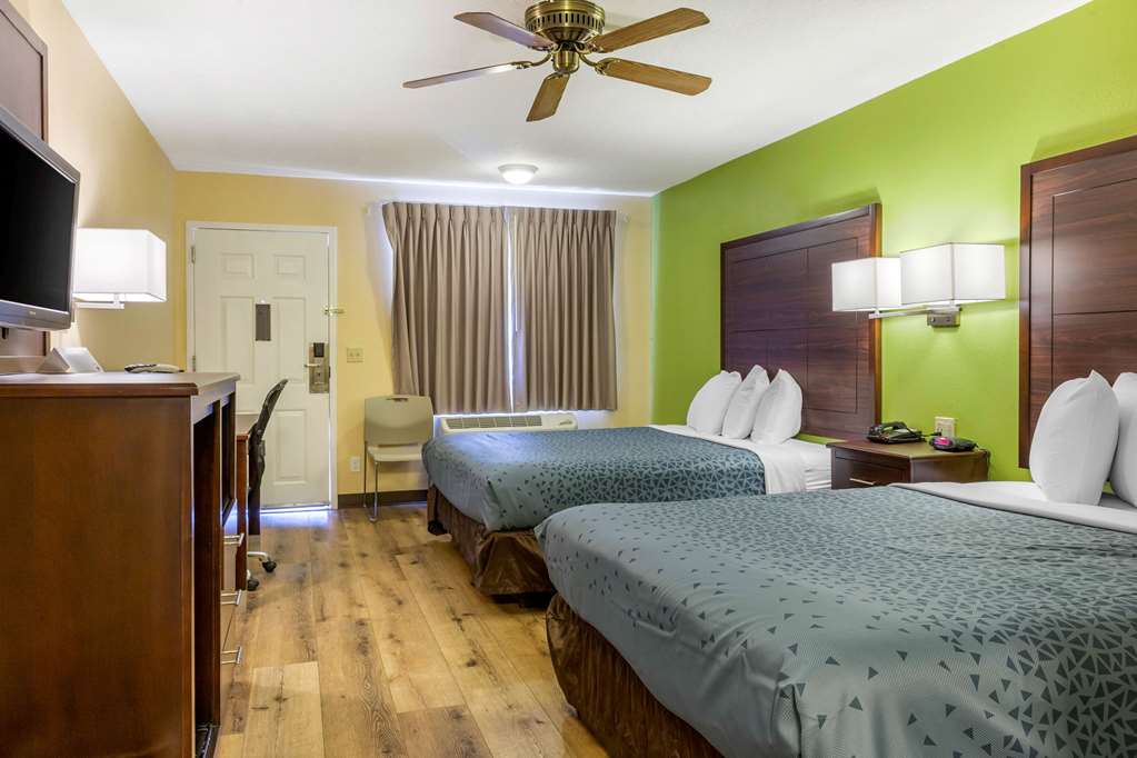 Econo Lodge West Coors Blvd - photo 19