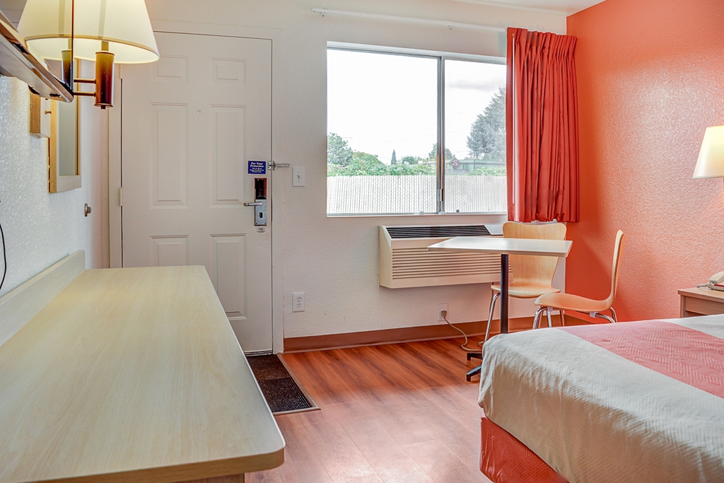 Motel 6 Portland OR Central - photo 8