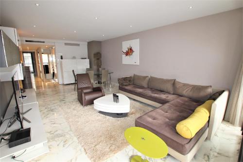 Appartement de standing 100 m2 100 mA tres Croisette — 4-Star Luxury Hotel in Cannes, France