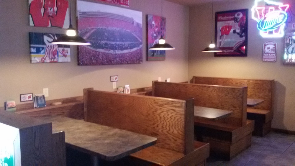 Knights Inn Stevens Point - photo 26