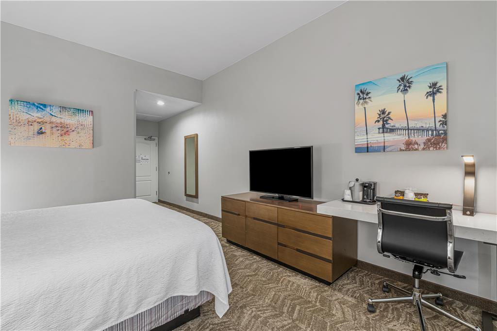 Best Western Valencia Six Flags Inn & Suites - photo 13