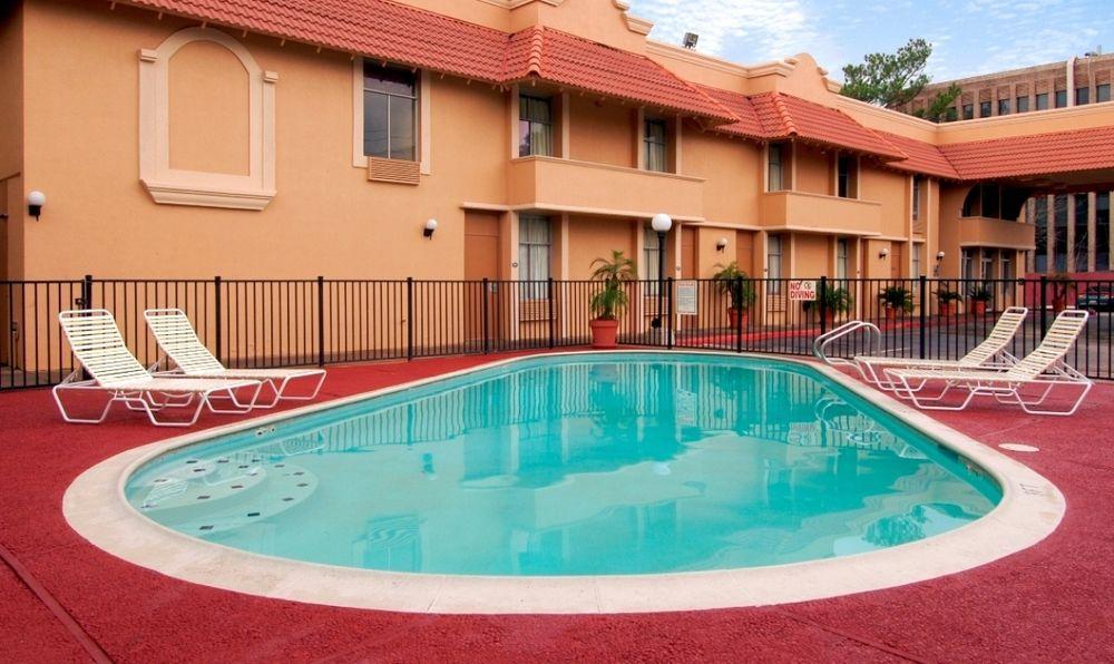 Memorial Inn and Suites - photo 14