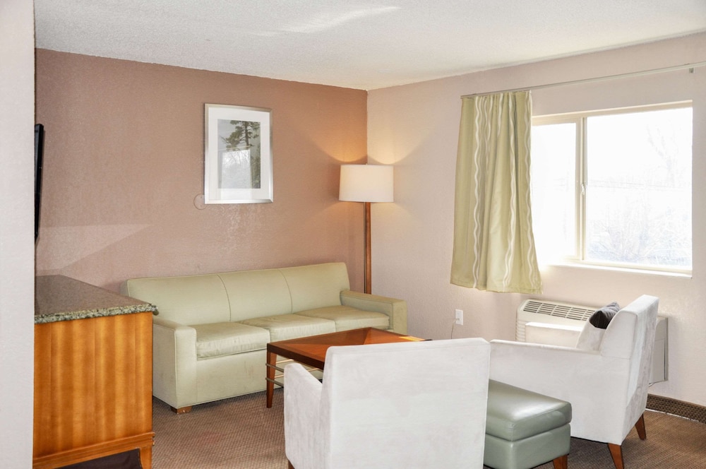 Bison Inn & Suites on University - photo 19