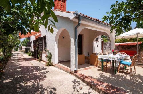 Holiday home in Vrsi Zadar Riviera 17883 — 4-Star Luxury Hotel in Vrsi, Croatia