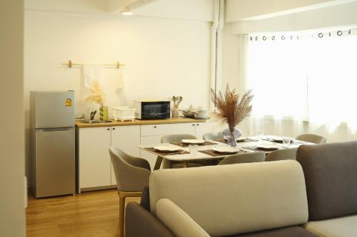 3BR in China Town Rare to find 2 mins from MRT train