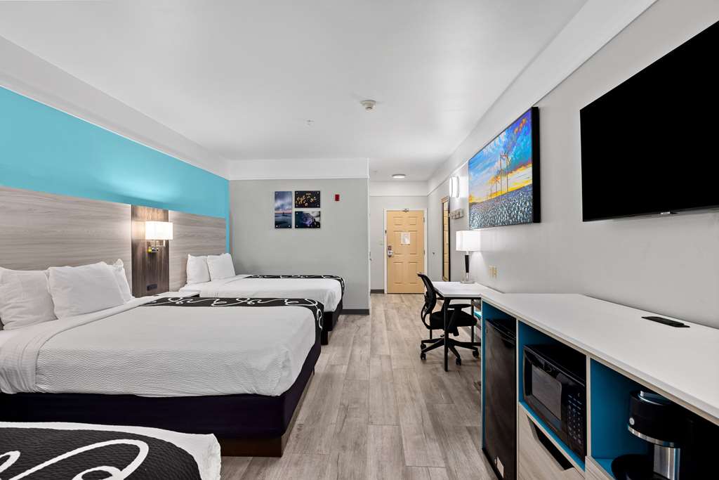 La Quinta Inn & Suites by Wyndham Raymondville - photo 38