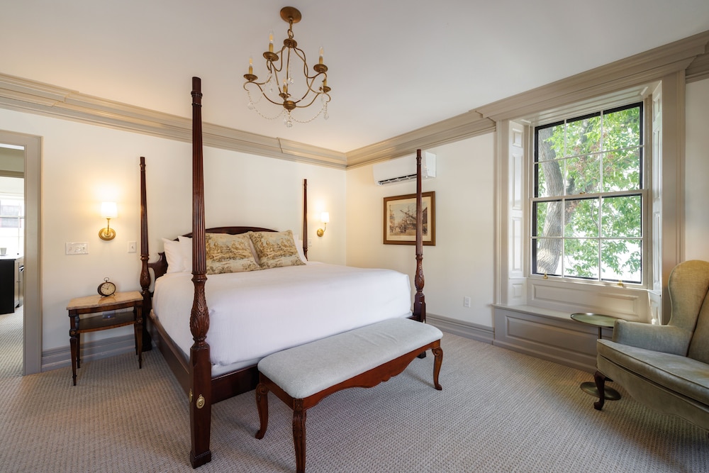 The Davenport Inn - featured photo
