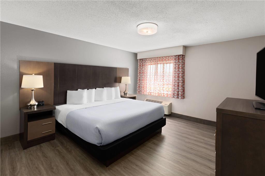 La Quinta Inn & Suites by Wyndham Goodlettsville Nashville - photo 23