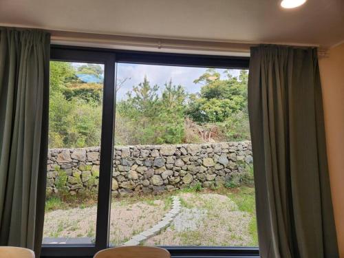 Poraeporae Fully furnished villa with a view of green trees for relaxation — 4-Star Luxury Hotel in Jeju City, South Korea