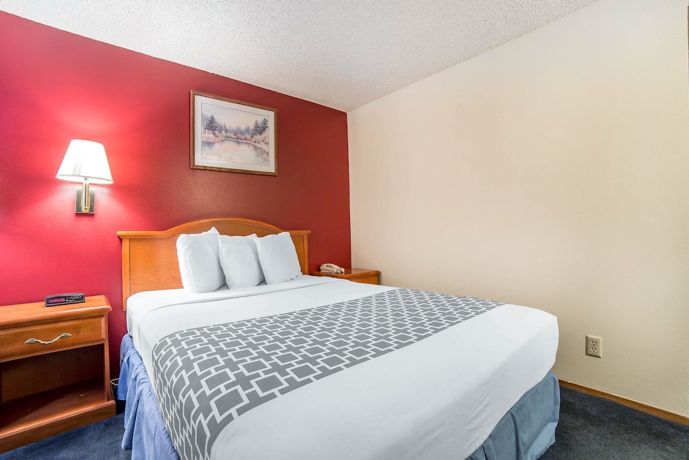 Grizzly Inn Evanston - photo 15