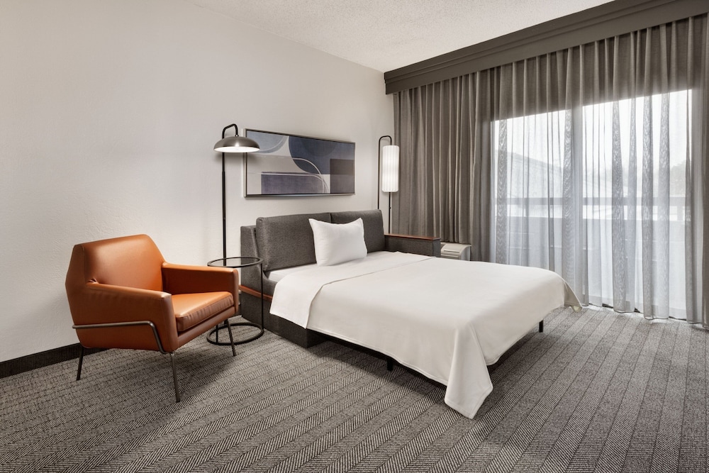 Courtyard by Marriott Memphis Airport - photo 8