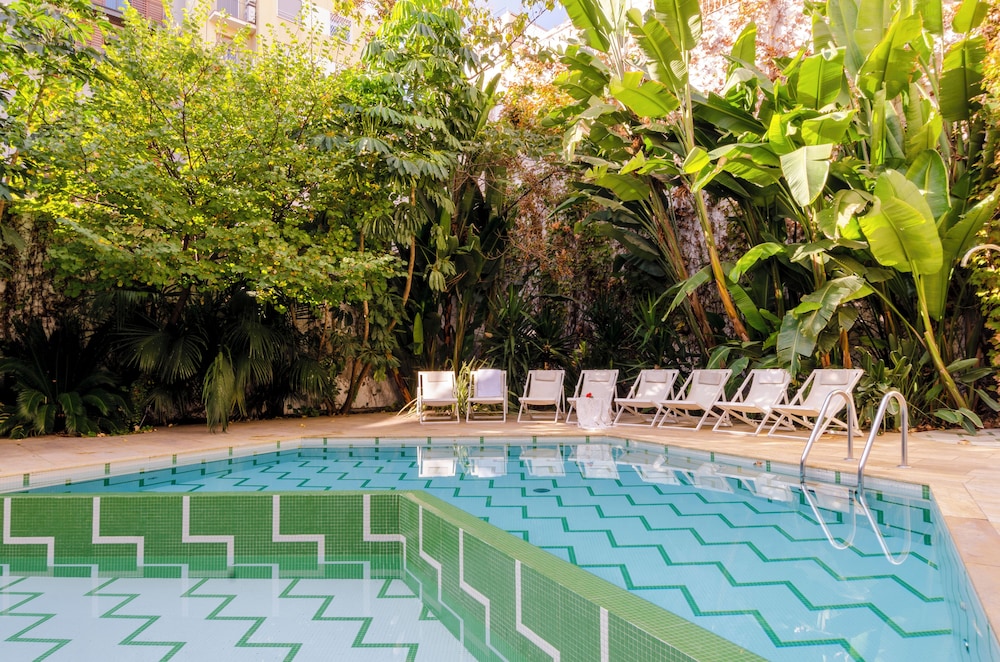 Aspasios Garden Apartments — 4-Star Luxury Hotel in Barcelona, Spain