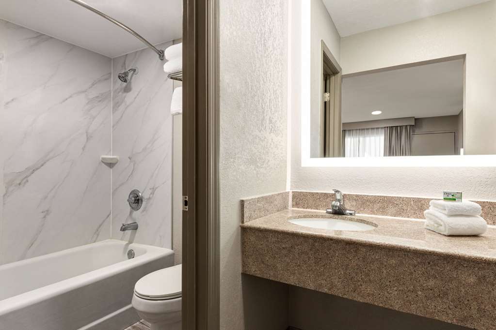 Days Inn by Wyndham Emporia - photo 15