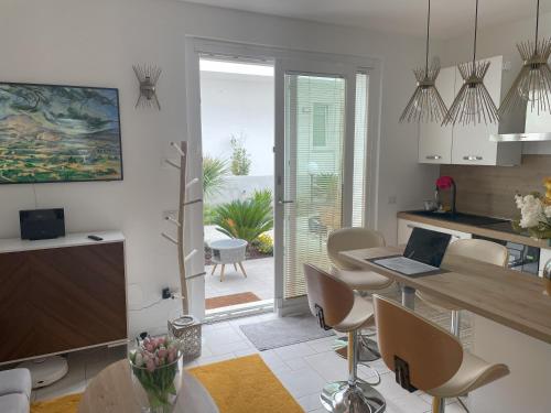 Casa Gardalido Mit Garten Und Pool — 4-Star Luxury Hotel in Padenghe Sul Garda, Italy