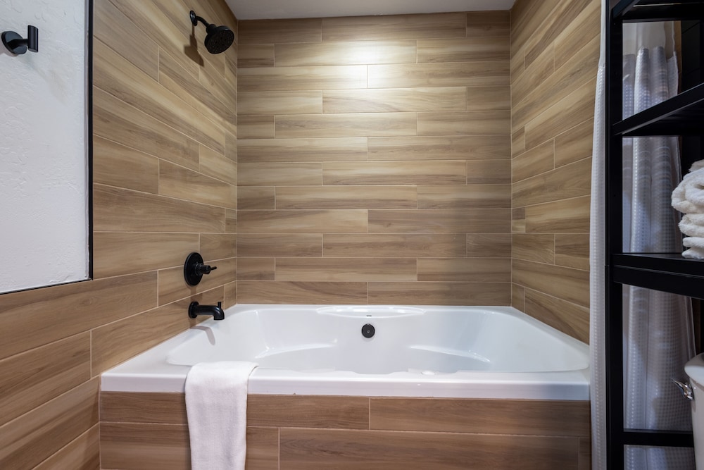 Timberlodge Inn - photo 17