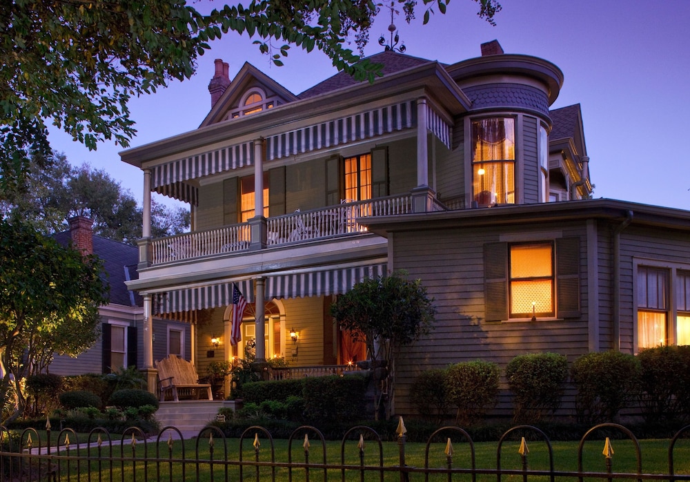 Devereaux Shields House - photo 57