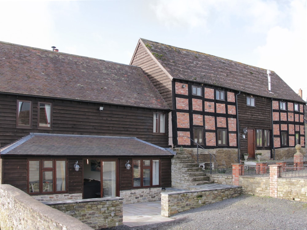 Alders View Coach House — 4-Star Luxury Hotel in Craven Arms, United Kingdom
