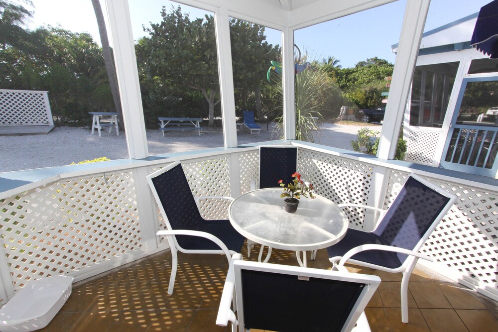 Tropical Winds Motel & Cottages - photo 47