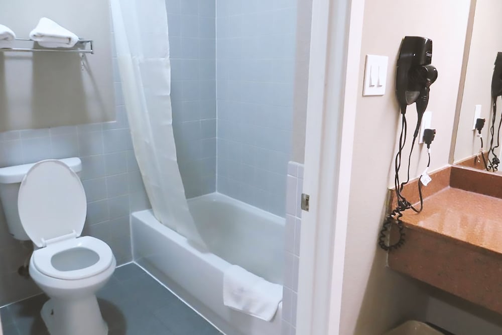 Blue Way Inn & Suites By Jasper Houston - photo 14