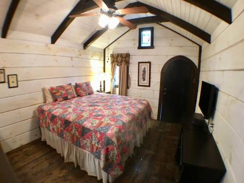 Tiny Home Cottage Near the Smokies #11 Mina - photo 5