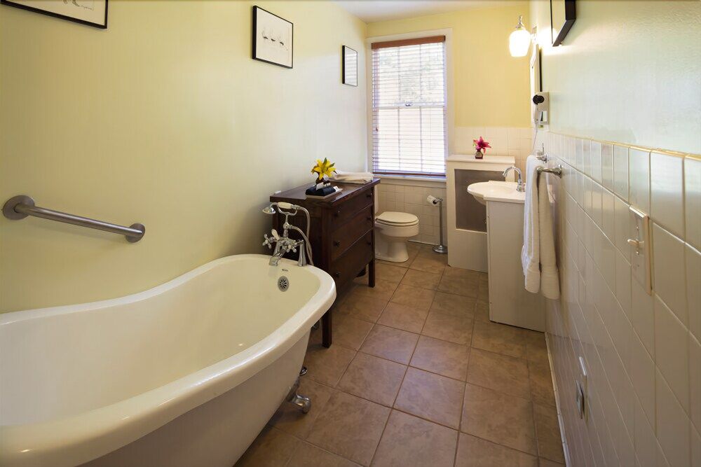 The Inn at Gristmill Square - photo 3