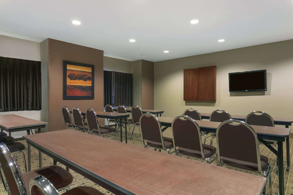 Microtel Inn And Suites Minot - photo 24