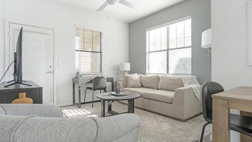 Landing Modern Apartment with Amazing Amenities — 4-Star Luxury Hotel in Tucson, United States