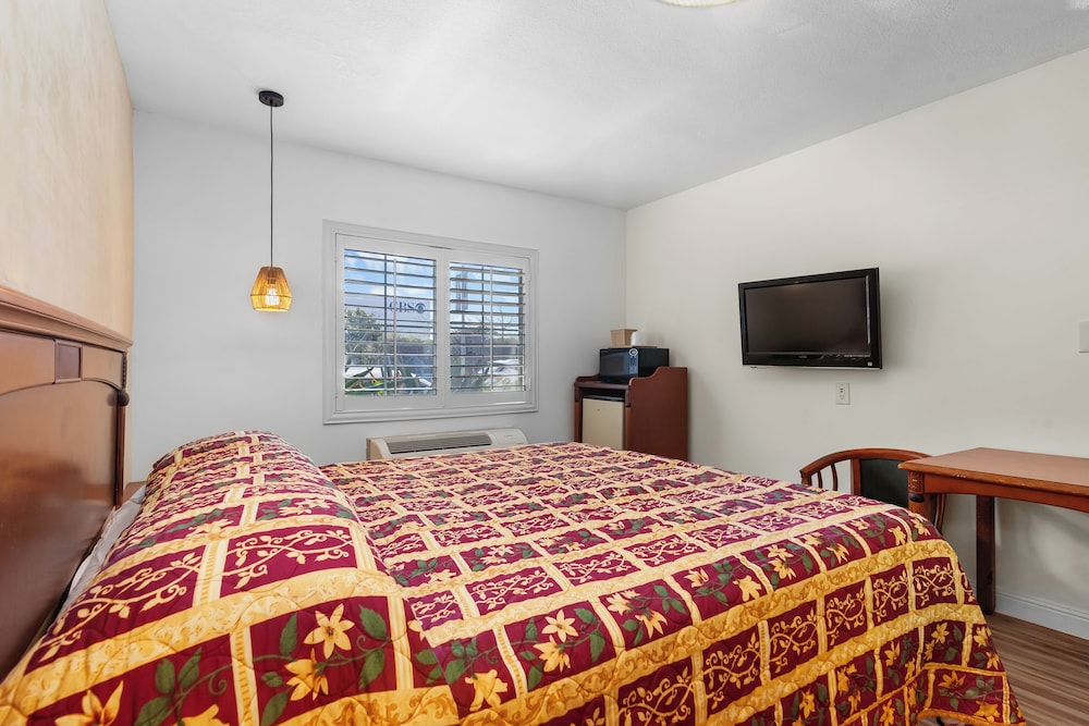 Beverly Inn - photo 32