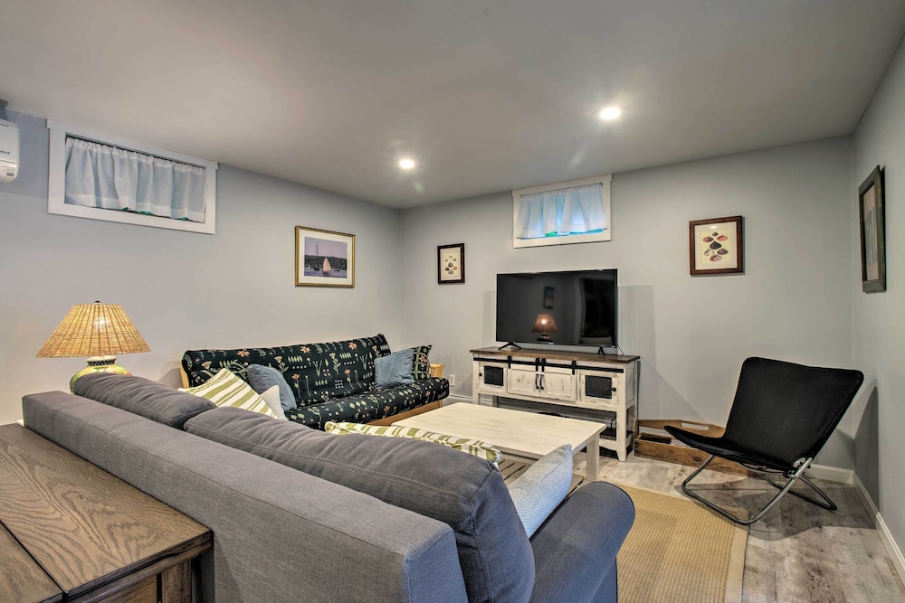 Marthas Vineyard Apt about 1 Mile to Inkwell Beach — 4-Star Luxury Hotel in Oak Bluffs, United States