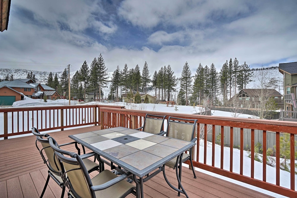 9 Mi to Heavenly Mountain South Lake Tahoe Home — 4-Star Luxury Hotel in South Lake Tahoe, United States