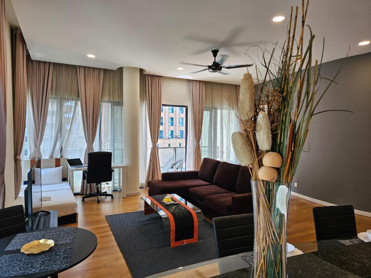 Urban Oasis at St Mary klcc 1Bed2bath — 4-Star Luxury Hotel in Kuala Lumpur, Malaysia