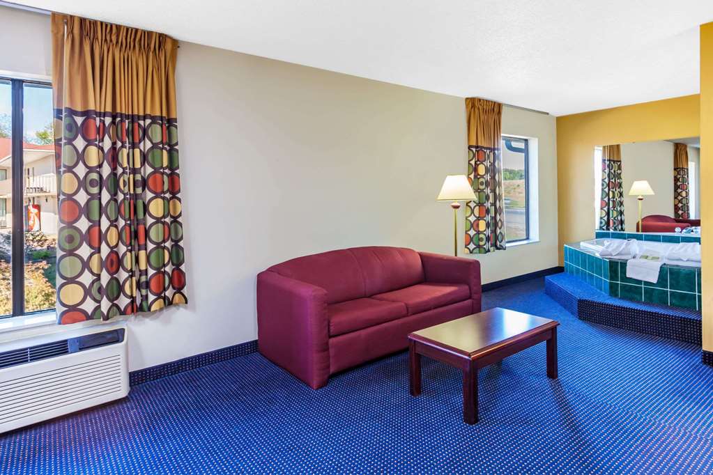Super 8 by Wyndham Morristown South - photo 10