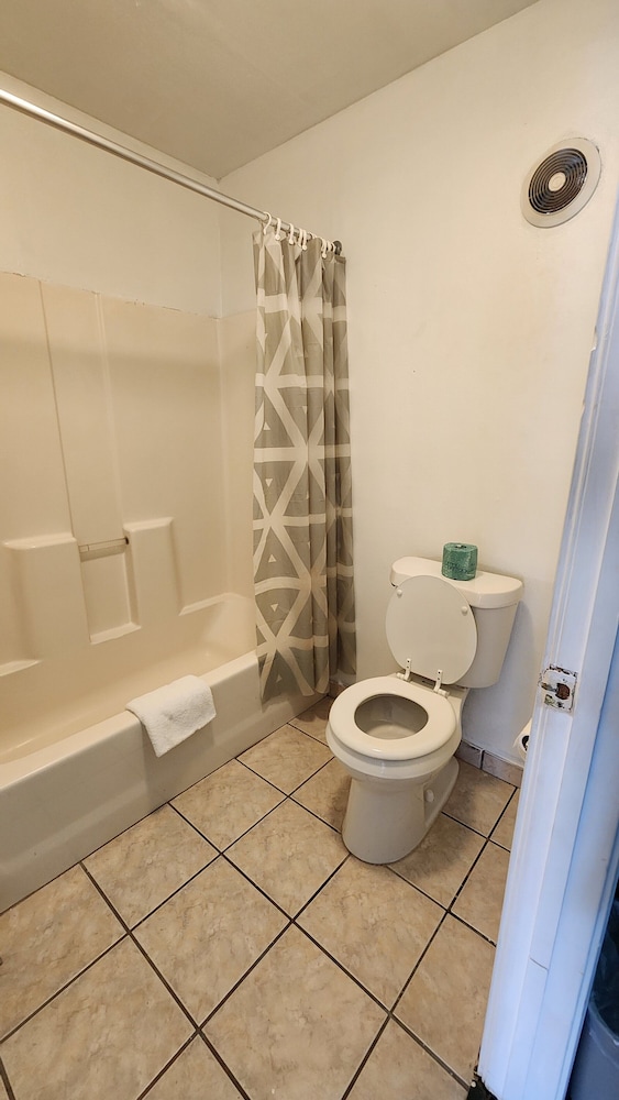 Benbrook Inn & Suites - photo 23