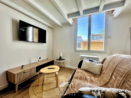 Duplex confortable avec climatisation et cour ménage et linge inclus in La Rochelle, France