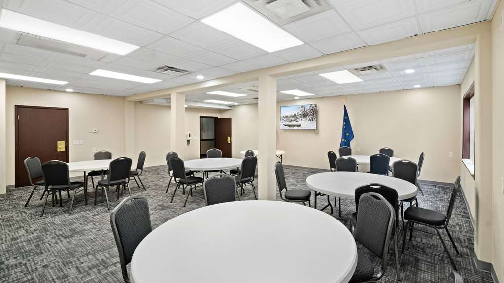 Clarion Hotel & Suites Fairbanks near Ft. Wainwright - photo 55