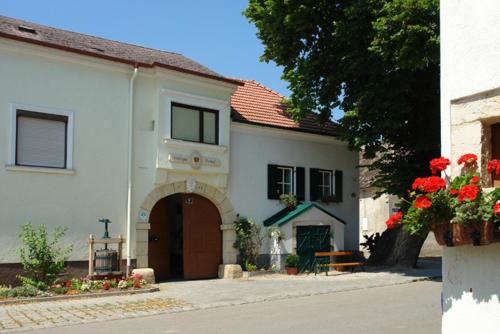Winzerzimmer Weingut Tinhof - carbon neutral hotel in Eisenstadt