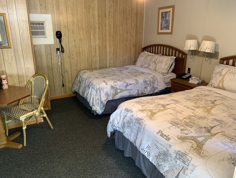 Phillips Historic Motel & Cottages - photo 49