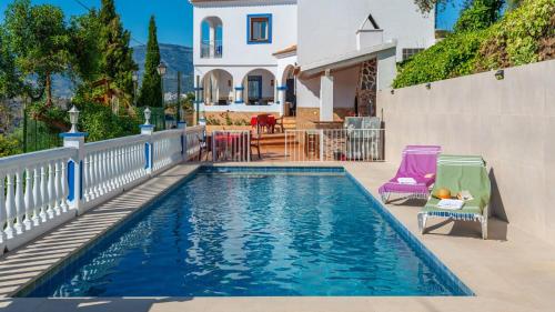 Casa Las Olivas Sayalonga by Ruralidays — 4-Star Luxury Hotel in Sayalonga, Spain