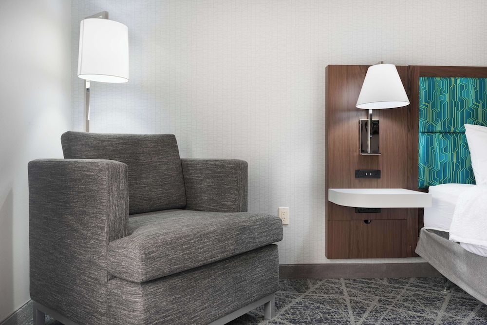 Hampton Inn & Suites Tulsa Central - photo 5