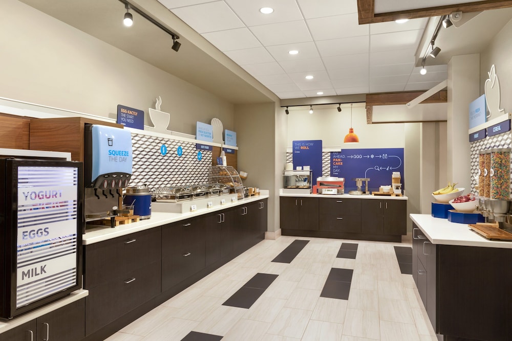 Holiday Inn Express and Suites Beaver Dam - photo 23