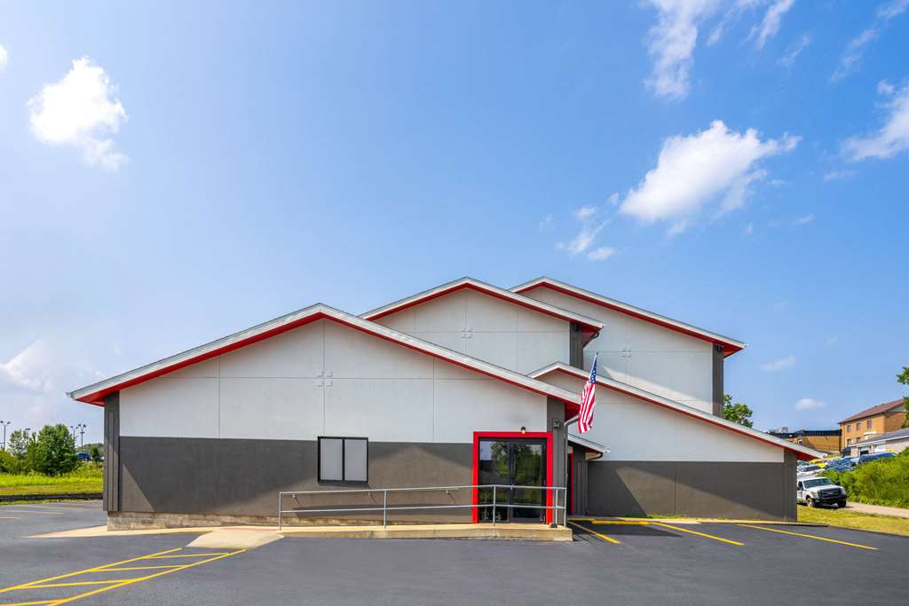 Super 8 by Wyndham St. Clairsville OH Wheeling WV Area - photo 4