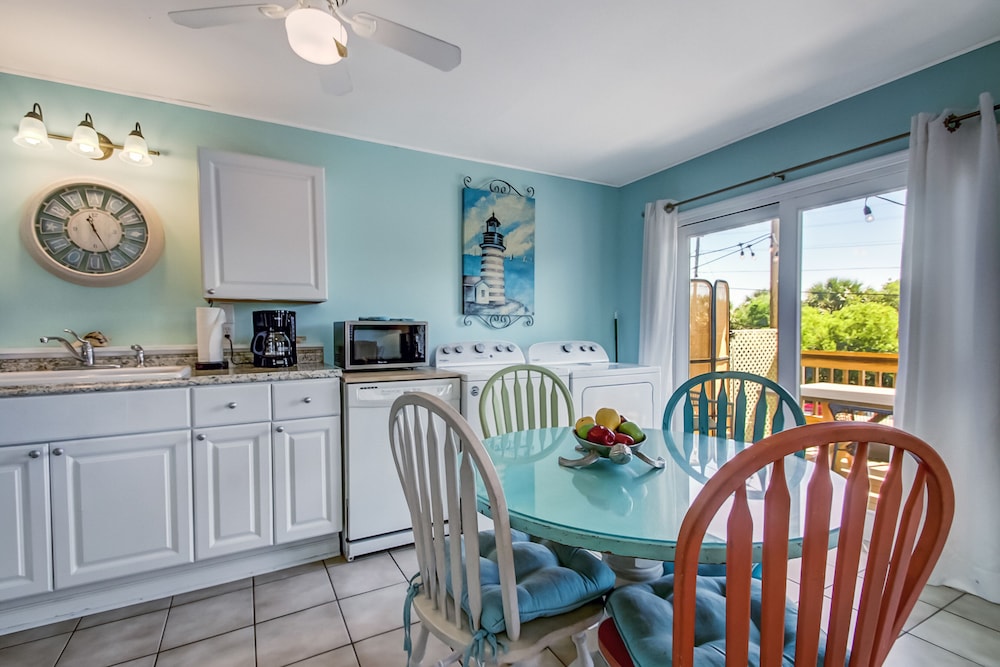 Beach Vacation Walkable to Dining&Shopping Unit B - photo 10
