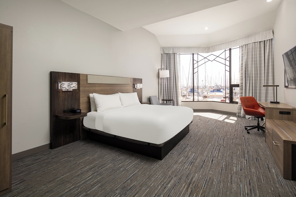 Holiday Inn Express Hotel & Suites Ventura by IHG - photo 13