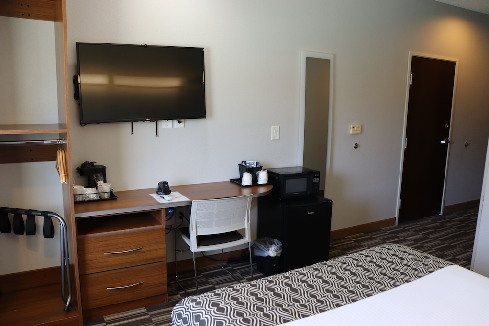 Microtel Inn & Suites by Wyndham Columbus Near Fort Benning - photo 24